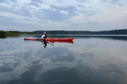 Kajakfahrer auf einem See